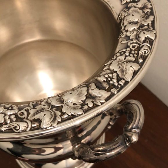 Vintage Champagne Wine Bucket Grape Vine and Leaves Repousse Silverplate - Picture 8 of 15